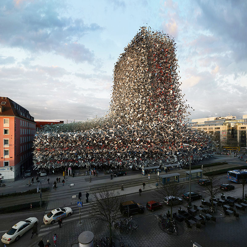 Illustration for article titled Whoa, Watch This Hotel in Munich Get Transformed in 88 Different Ways